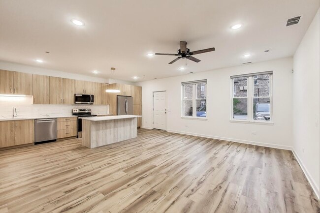 property at 5126 S Kenwood Ave