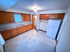 4820 Green Rd in Warrensville Heights, OH - Foto de edificio - Building Photo