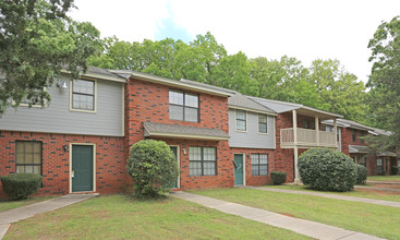 Alpine Village Apartments in Florence, AL - Foto de edificio - Building Photo