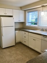 Lakeshore Apartments in Hamden, CT - Building Photo - Building Photo