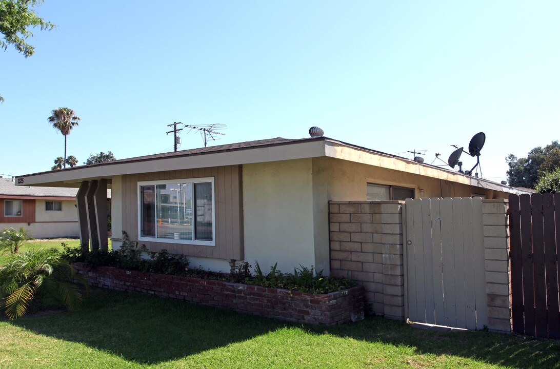 1325 S Anaheim Blvd in Anaheim, CA - Foto de edificio