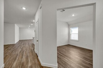 647 Delicate Arch Dr in Conroe, TX - Foto de edificio - Building Photo