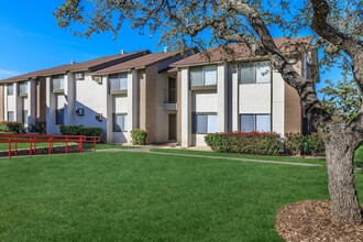 Brigadoon Apartments in San Antonio, TX - Building Photo - Building Photo