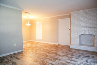 Saint Rose Place in Baton Rouge, LA - Building Photo - Building Photo