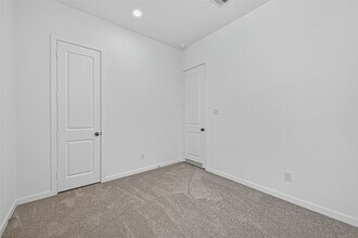 11119 Poplar Tree Dr in Cypress, TX - Foto de edificio - Building Photo