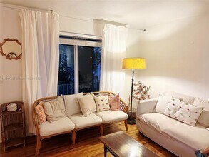 559 NE 64th St in Miami, FL - Building Photo - Building Photo