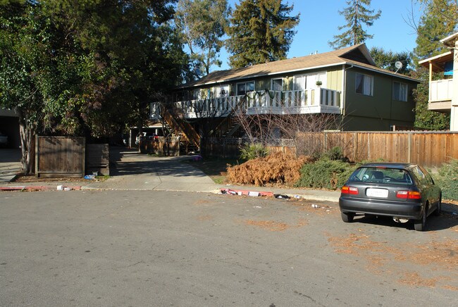 1830 Higdon Ave in Mountain View, CA - Foto de edificio - Building Photo
