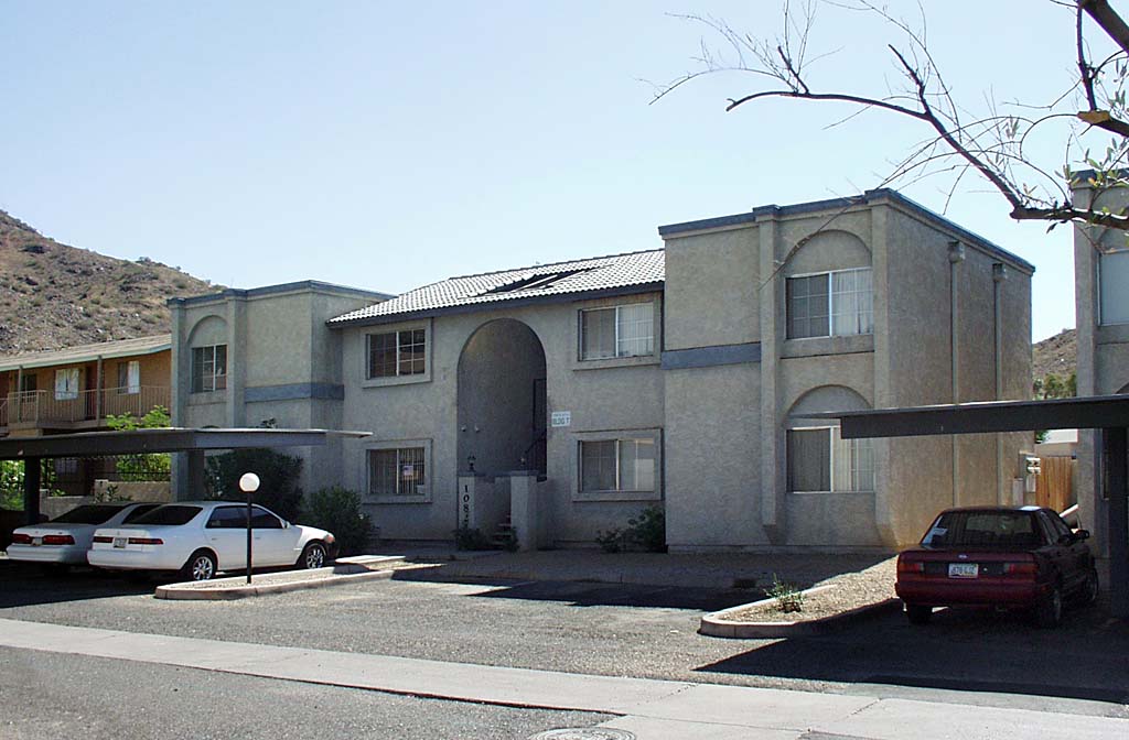 Garden Hills Apartments in Phoenix, AZ - Building Photo