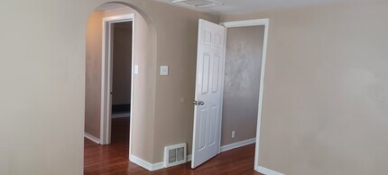 1224 E Miller St, Unit B in Jefferson City, MO - Building Photo - Building Photo