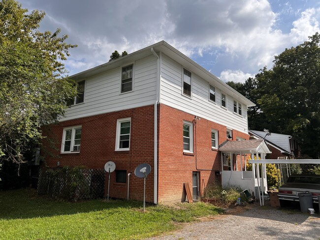 232 Old US Highway 70 in Swannanoa, NC - Building Photo - Building Photo