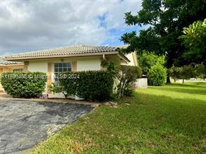 11001 NW 44th St in Coral Springs, FL - Foto de edificio - Building Photo