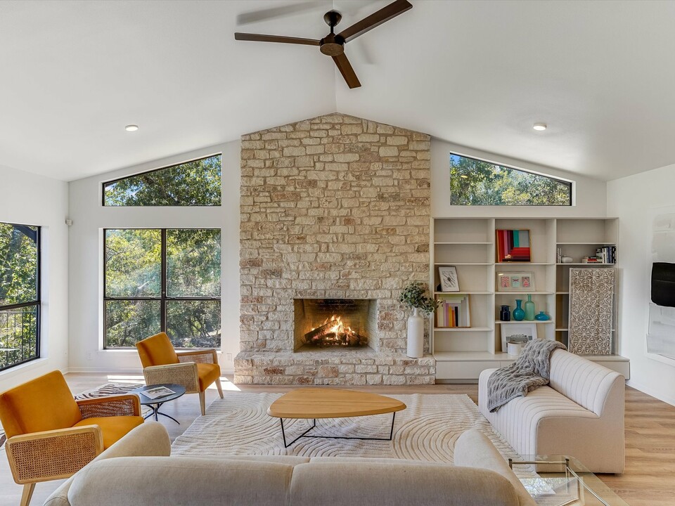 1302 Wild Basin Ledge in Austin, TX - Building Photo