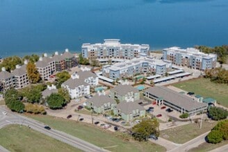 The Retreat at Faulkner Point in Garland, TX - Foto de edificio - Building Photo