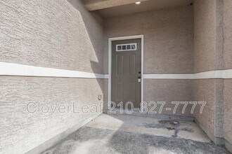 7007 Donovan Wy in San Antonio, TX - Building Photo - Building Photo