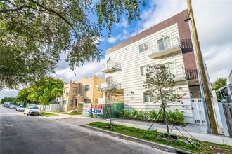 1021 NW 1st St in Miami, FL - Foto de edificio - Building Photo