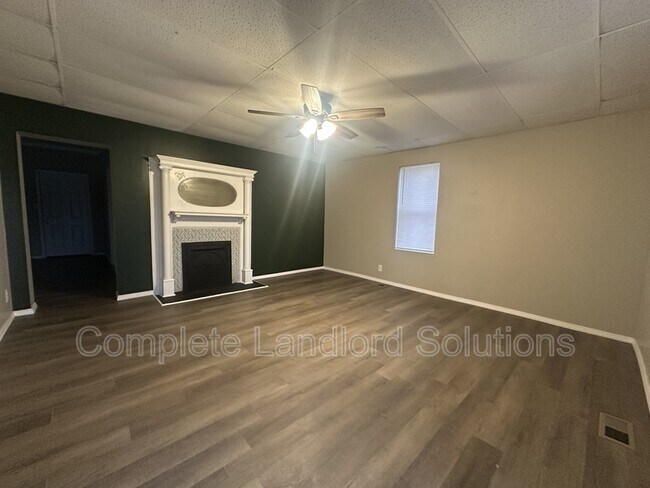 215 N 6th St in Clinton, IN - Building Photo - Building Photo