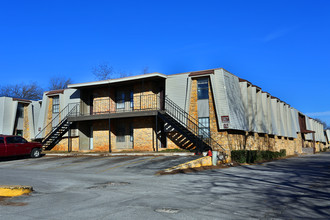 Wentwood At Macarthur in Oklahoma City, OK - Building Photo - Building Photo