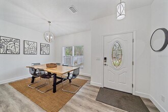 1807 Robinhood St in Sarasota, FL - Building Photo - Building Photo