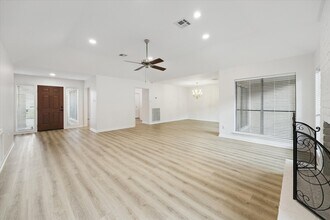 15703 Whitewater Ln in Houston, TX - Building Photo - Building Photo