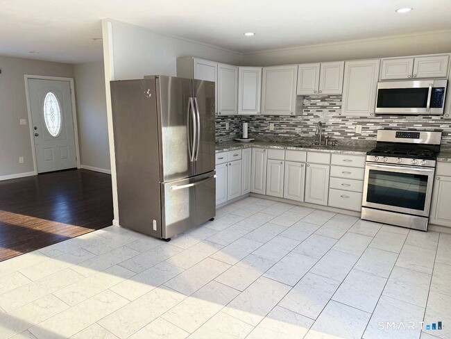 7 Beechwood Dr in Danbury, CT - Building Photo - Building Photo