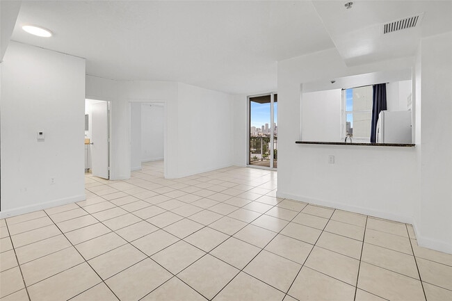 1 Glen Royal Pkwy in Miami, FL - Building Photo - Building Photo