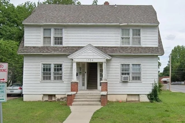 property at 1504 N Summit Ave
