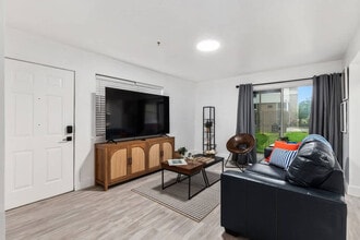 2360 SW Archer Rd in Gainesville, FL - Foto de edificio - Building Photo