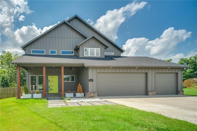 property at 612 S 58th Ct