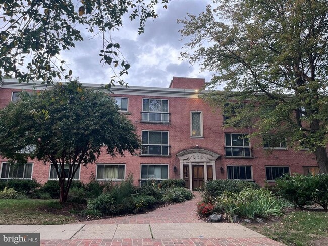 property at 2711 Ordway St NW