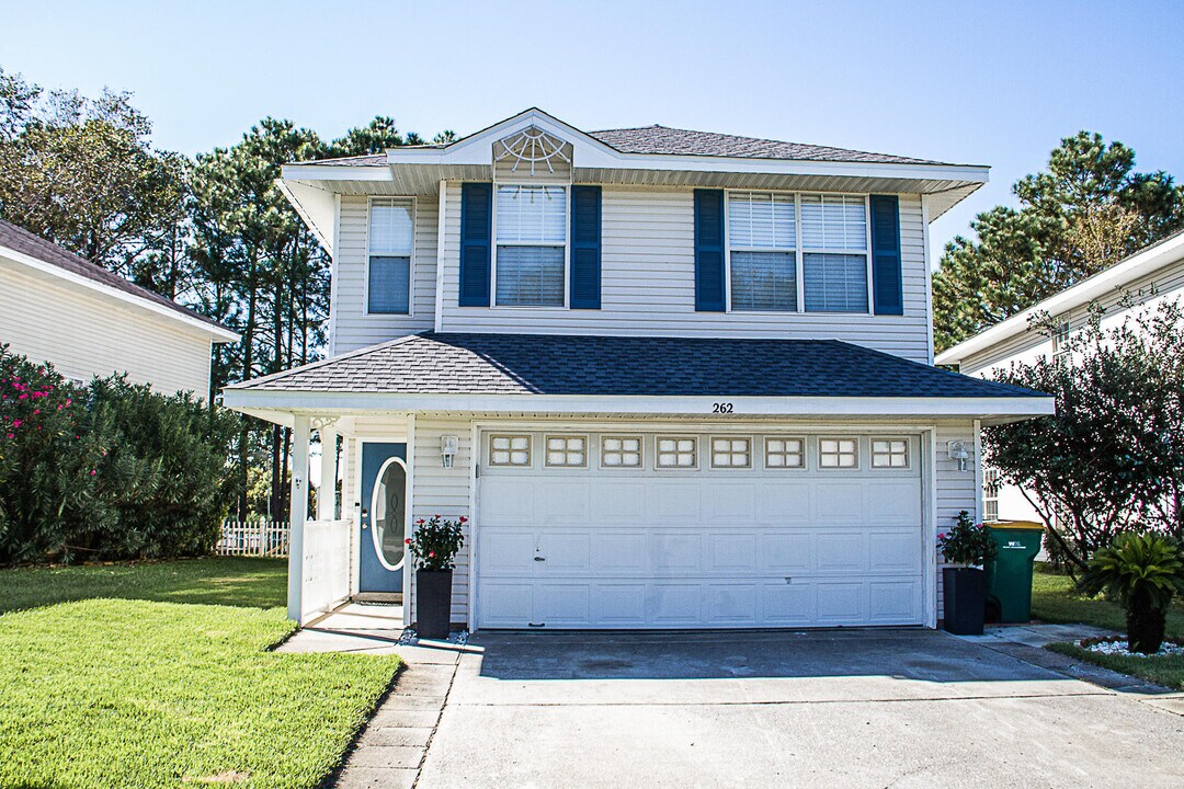 262 Twin Lakes Ln in Destin, FL - Building Photo