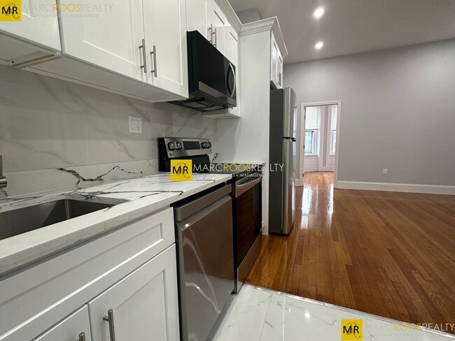 474 Commonwealth Ave, Unit 3 in Boston, MA - Building Photo - Building Photo