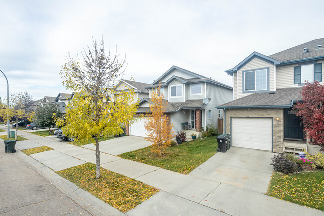 36 Venice Blvd in Spruce Grove, AB - Building Photo - Building Photo