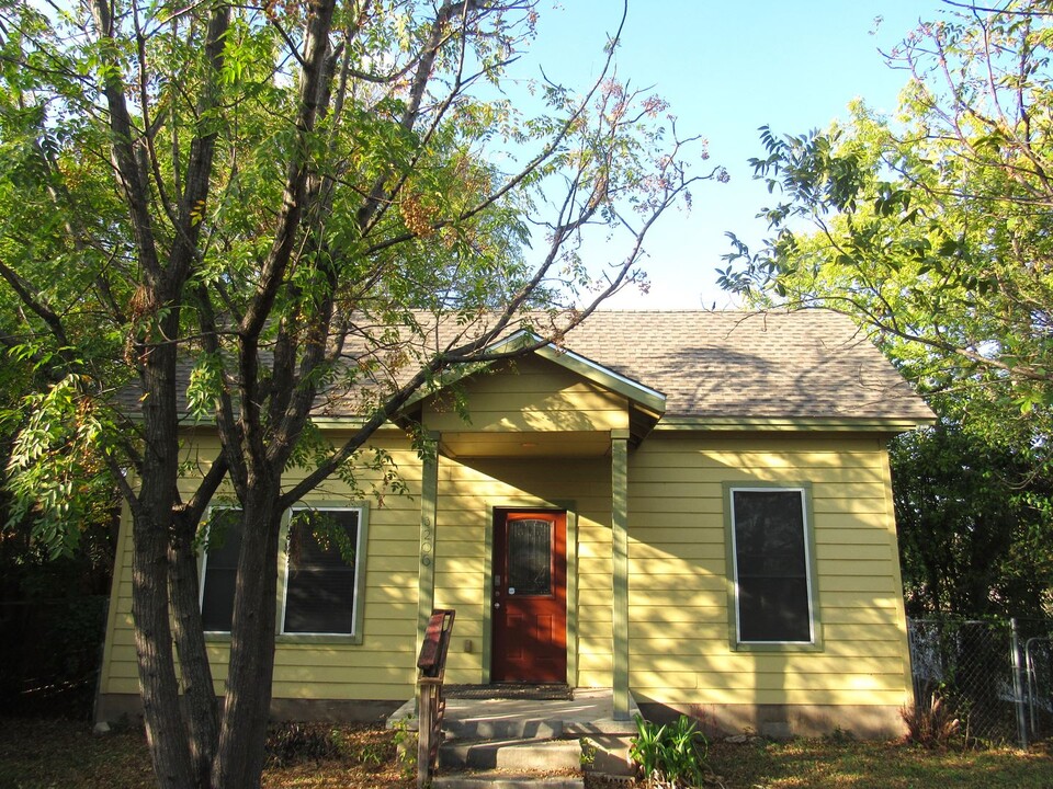 3206 E 14th 1/2 St in Austin, TX - Building Photo