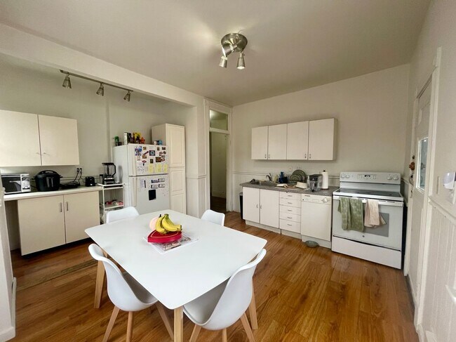 11 Euston St in Brookline, MA - Foto de edificio - Building Photo