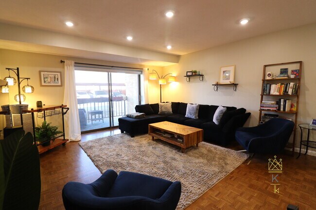 41 Centre St, Unit 106 in Brookline, MA - Building Photo - Building Photo
