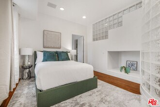 8507 Franklin Ave in Los Angeles, CA - Building Photo - Building Photo