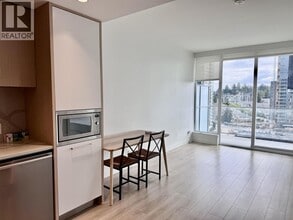 567 Clarke Rd in Coquitlam, BC - Building Photo - Building Photo