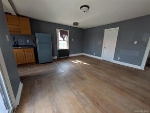 205-11 110th Ave, Unit 2nd floor in Queens, NY - Building Photo - Building Photo