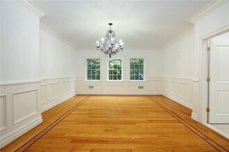 193 Saxon Wood Rd in Scarsdale, NY - Foto de edificio - Building Photo