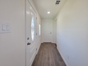 413 S Market St in Brazoria, TX - Foto de edificio - Building Photo