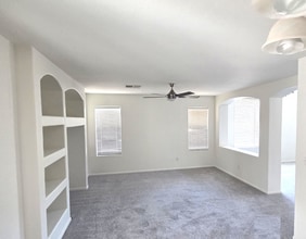 44165 W Lindgren Dr in Maricopa, AZ - Building Photo - Building Photo
