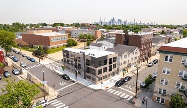 242 Beacon Ave, Unit 202 in Jersey City, NJ - Building Photo - Building Photo