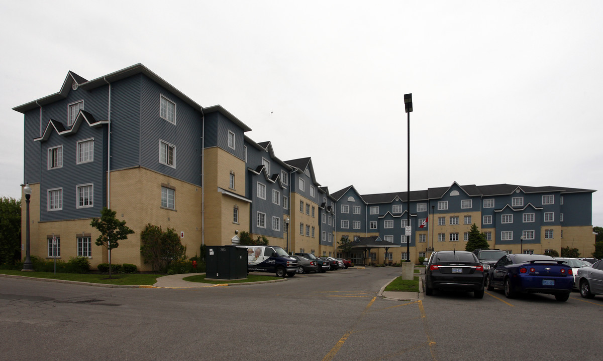 White Cliffe Terrace in Clarington, ON - Building Photo