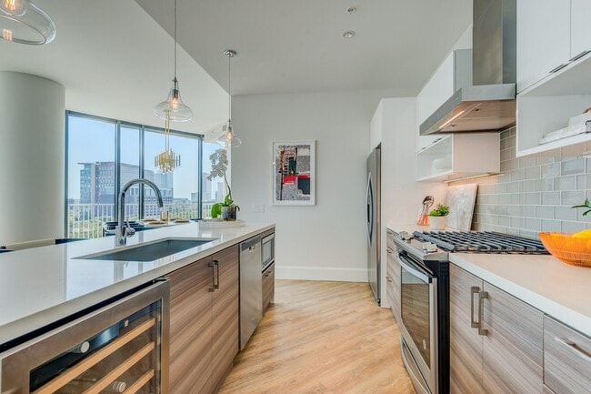 property at 2944 S Shepherd Dr