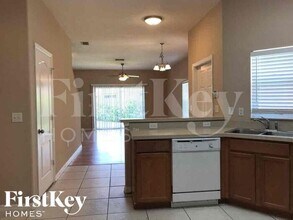 4196 Winding Vine Dr in Lakeland, FL - Building Photo - Building Photo