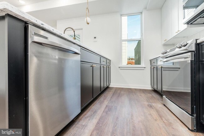 608 S American St in Philadelphia, PA - Building Photo - Building Photo