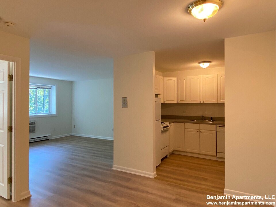 25 Embassy Rd, Unit 35 in Boston, MA - Foto de edificio