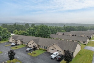 Brookfield Town Homes in Hamburg, NY - Building Photo
