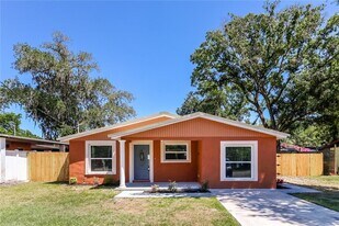 1204 N Maryland Ave in Plant City, FL - Building Photo