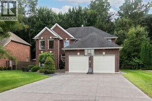 1245 Lyoness Ct in Windsor, ON - Building Photo